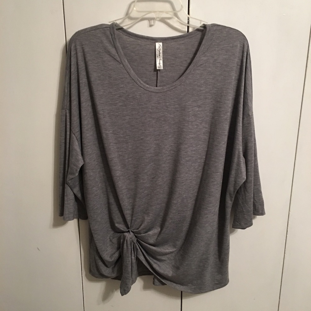 ✏️ Gray Top with Faux Side Knot